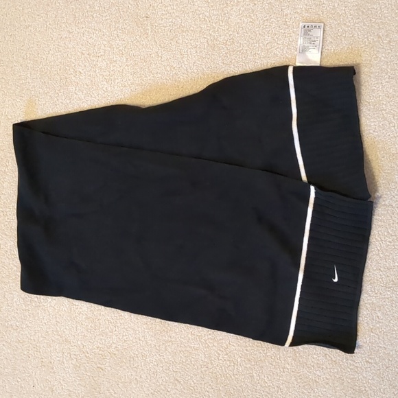 Nike Scarf - Picture 1 of 3